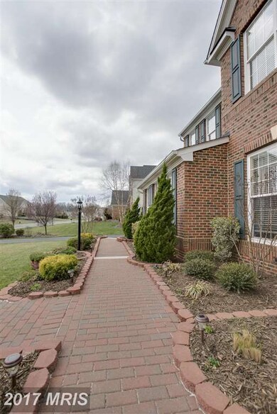 42256 Providence Ridge Dr, Chantilly, VA 20152 - photo 3