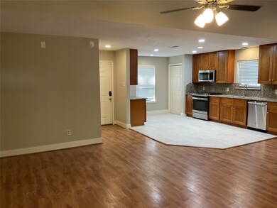 1730 Creek Dr, Houston, TX 77055 - photo 5