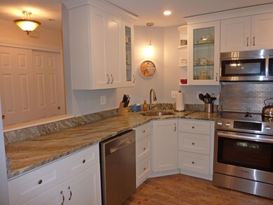 20 Ledgewood Hills Dr unit U202, Nashua, NH 03062 - photo 4