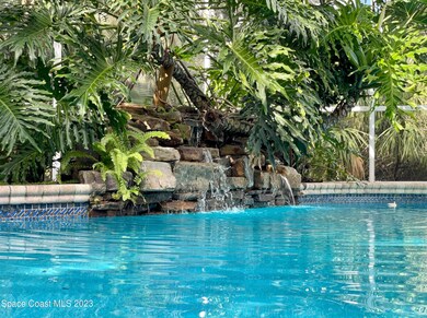 Sparkling, screened in pool