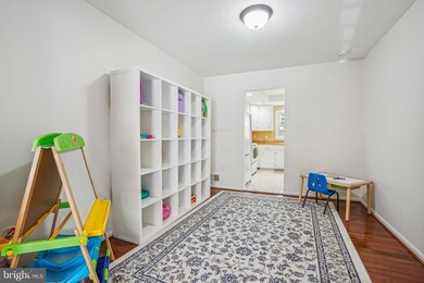 7934 Bethelen Woods Ln, Springfield, VA 22153 - photo 6