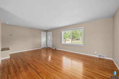 1001 E Pam Rd, Sioux Falls, SD 57105 - photo 5