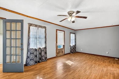 109 W Cline St, Aurora, MO 65605 - photo 5