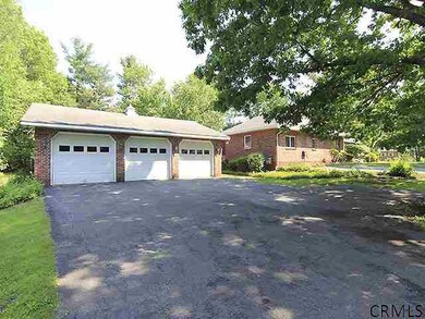 1038 Mohegan Rd, Schenectady, NY 12309 - photo 3