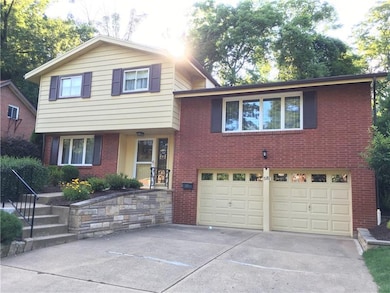 Great Home in Mowry Park Nieghborhood.  Walking di