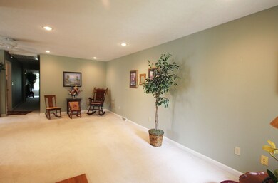 2703 S Chase Dr, Springfield, IL 62704 - photo 4