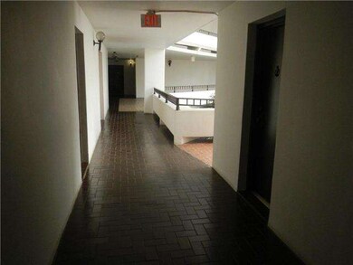 13951 Kendale Lakes Cir unit 406A, Miami, FL 33183 - photo 5