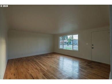 2090 17th St NE, Salem, OR 97301 - photo 4