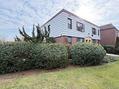 70-79 Park Dr E unit B, Flushing, NY 11367 - photo 2