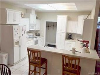 Kitchen (View 1)