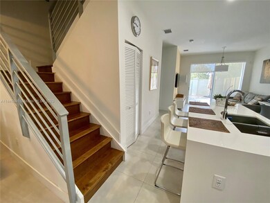 7122 NW 103rd Path unit 7122, Doral, FL 33178 - photo 4