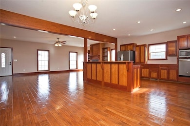 I mean, really. Just look at that woodwork.