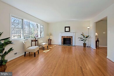 6364 Waterway Dr, Falls Church, VA 22044 - photo 5