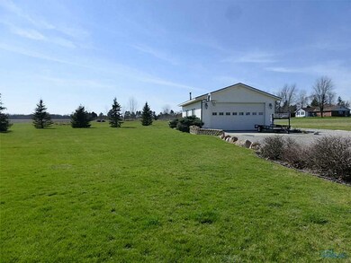 Detached Garage.