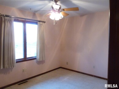 1945 14th St, Bettendorf, IA 52722 - photo 5