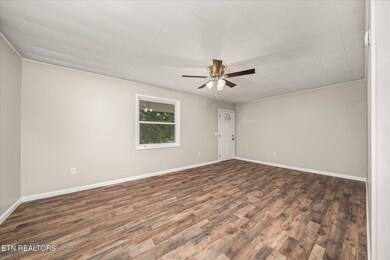 231 Myrtle Ave, Crossville, TN 38555 - photo 2