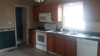 584 W Sperling St, Wyoming, PA 18644 - photo 2