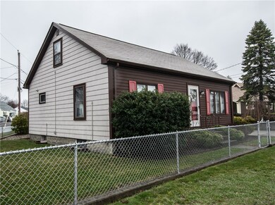 427 Kenyon Ave, Pawtucket, RI 02861 - photo 4