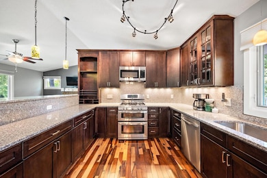 1565 Rhode Island Ave N Golden-large-011-010-Rhode Island Ave N Golden-1499x1000-72dpi.jpg