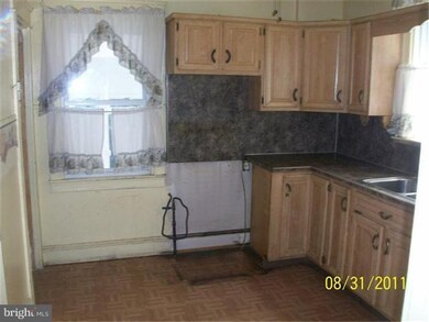 22 Golf Rd, Darby, PA 19023 - photo 4