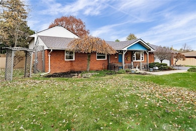 135 Floral Acres Dr, Tipp City, OH 45371 - photo 3