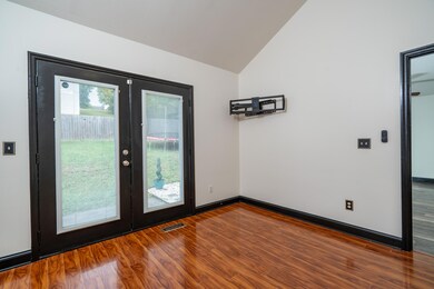 9429 Hackberry - Living area 3