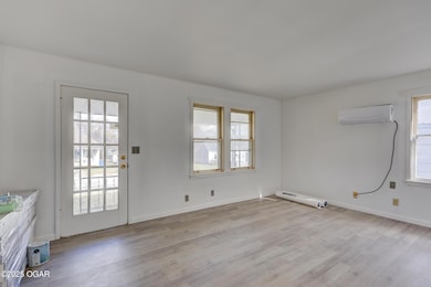 1014 Sycamore St, Carthage, MO 64836 - photo 5