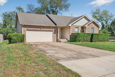 3273 N Senseney Cir, Clarksville, TN 37042 - photo 2