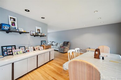 11 Robin Ln, Plainview, NY 11803 - photo 4