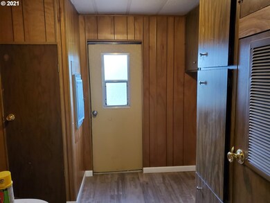 732 Valley View Rd, Sutherlin, OR 97479 - photo 7