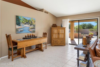 Extra dining area & Slider to Patio