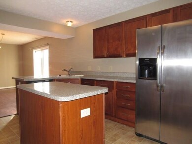 3070 Limber Pine Dr, Whiteland, IN 46184 - photo 2