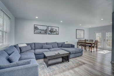 Stacy76LivingRoomtoDining
