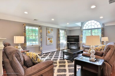 15 Linden Pl Colts Neck NJ-large-009-36-