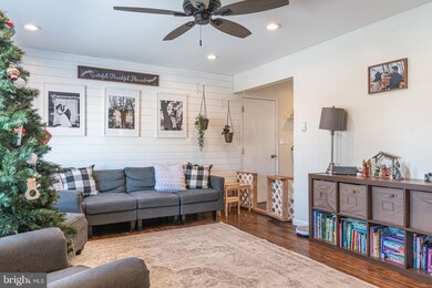 302 S 6th St, Emmaus, PA 18049 - photo 4