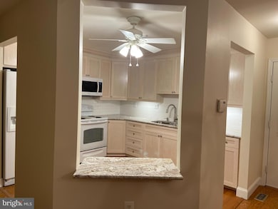 8C Benjamin Franklin Dr, Monroe Township, NJ 08831 - photo 4