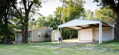 Detached garage/shop with adjoining office space