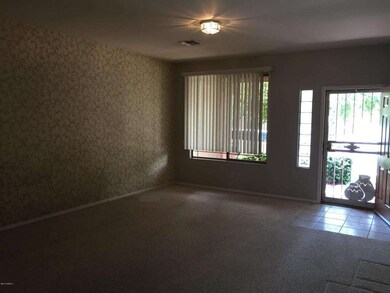 HUGE LIVING ROOM * 26 X 14'8