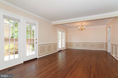 10829 Brewer House Rd, Rockville, MD 20852 - photo 5