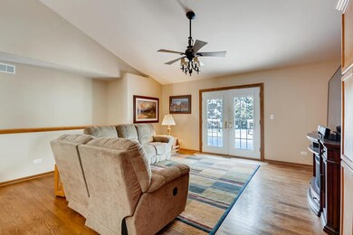 619 Grace Dr, Lake In the Hills, IL 60156 - photo 3