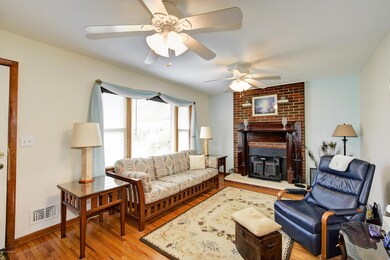 7906 Maple Hill Rd, Louisville, KY 40219 - photo 5