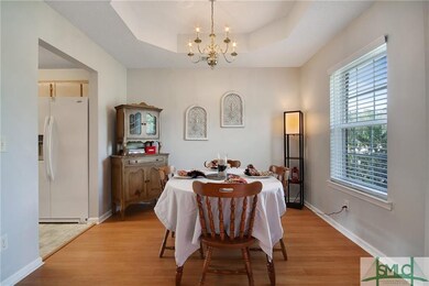 Dining room with tray ceiling