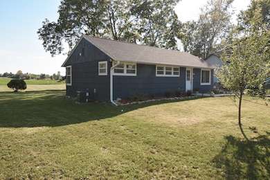 1027 W Walworth Ave, Whitewater, WI 53190 - photo 2