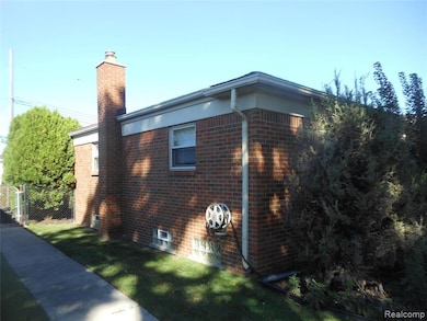 19725 Sussex St, Saint Clair Shores, MI 48081 - photo 2