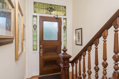 659 Middle St unit 2, Portsmouth, NH 03801 - photo 3