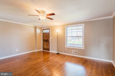 1023 Foxcroft Ln, Essex, MD 21221 - photo 4