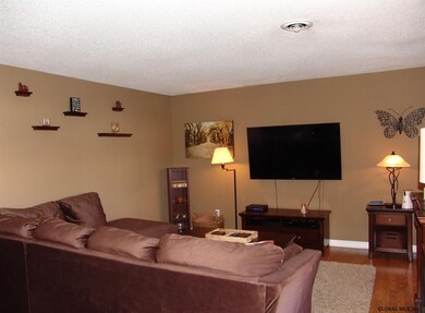 1805 Cambridge Manor Dr, Schenectady, NY 12302 - photo 4