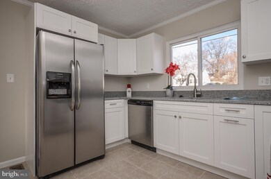 7715 Emerson Rd, Hyattsville, MD 20784 - photo 7