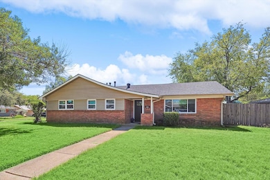 401 Vicki Place, Hurst, TX 76053 - photo 3