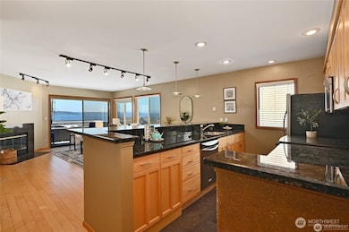 4226 Beach Dr SW unit 303, Seattle, WA 98116 - photo 7